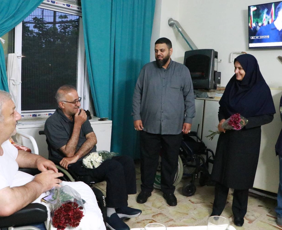 دیدار ملی‌پوشان نوجوان دختر بدمینتون با جانبازان دفاع مقدس در مرکز توانبخشی امام علی (ع) مازندران