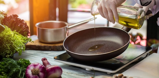 آیا روغن زیتون برای سرخ کردن، گریل کردن و پخت و پز مناسب است؟
